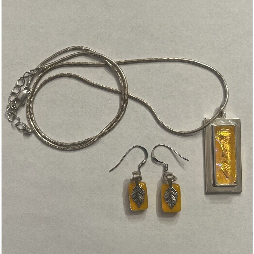 Yellow Swirl Resin Pendant & Matching Earrings w/20” Silver Chain Leaf Detail